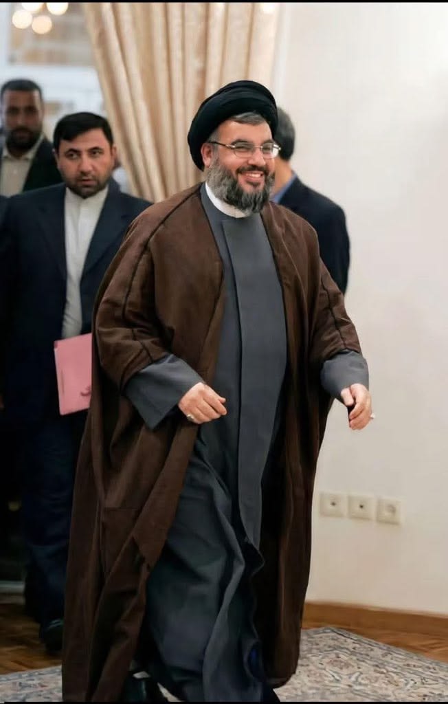 وبنينا لك في قلبِ كلِّ مؤمنٍ مقامًا،
عسى أن يكون المقامُ لائقًا بالسيد،
فما سكنَ القلبَ إلا من أحبه الله،
ولا ارتقى المقامَ إلا من عظُمت منزلتُه.

#صباح_الامين