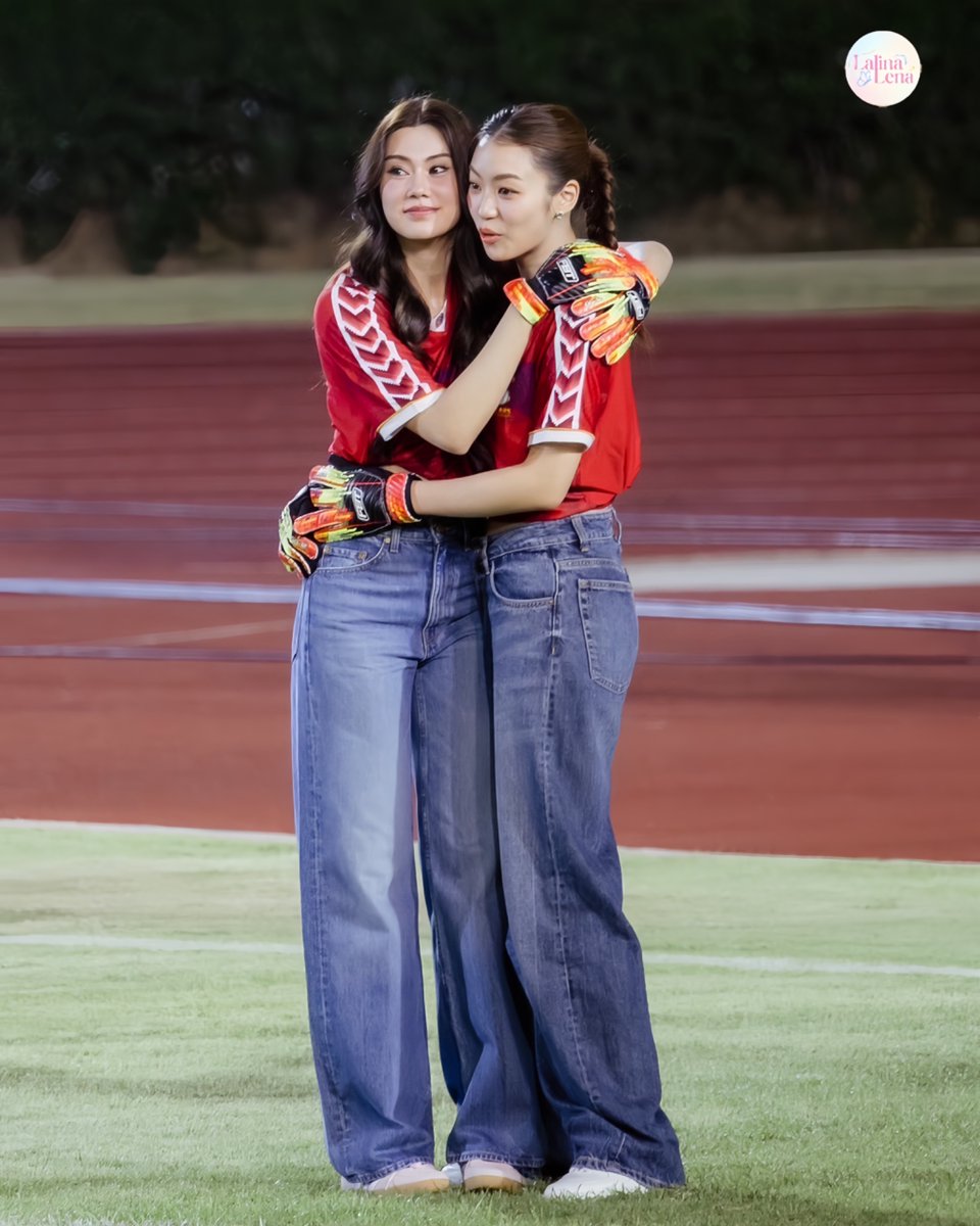 สวัสดีชาว Lalinette Miutopia GumberBear ทุกคนค่า💖

วันนี้ทางบ้านมีแบบฟอร์มแบบสำรวจผู้สนใจขึ้นสแตนด์เชียร์ ในงานมหกรรมความบันเทิง ฉลองครบรอบ 56 ปี สถานีโทรทัศน์ไทยทีวีสีช่อง 3 ⚽️

หากแฟนคลับท่านใดสนใจเข้าร่วมงานดังกล่าว รบกวนกรอกฟอร์มให้กับทางบ้านเราหน่อยนะคะ