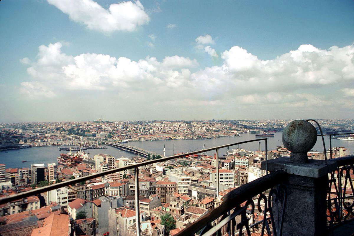 hayalleme's tweet photo. Galata Kulesi'nden panorama
📅1976
📷Jean Pierre Bazard https://t.co/DyFPIb6DCO