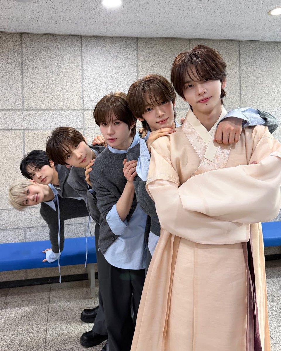 투어스 진짜 깜찍해..