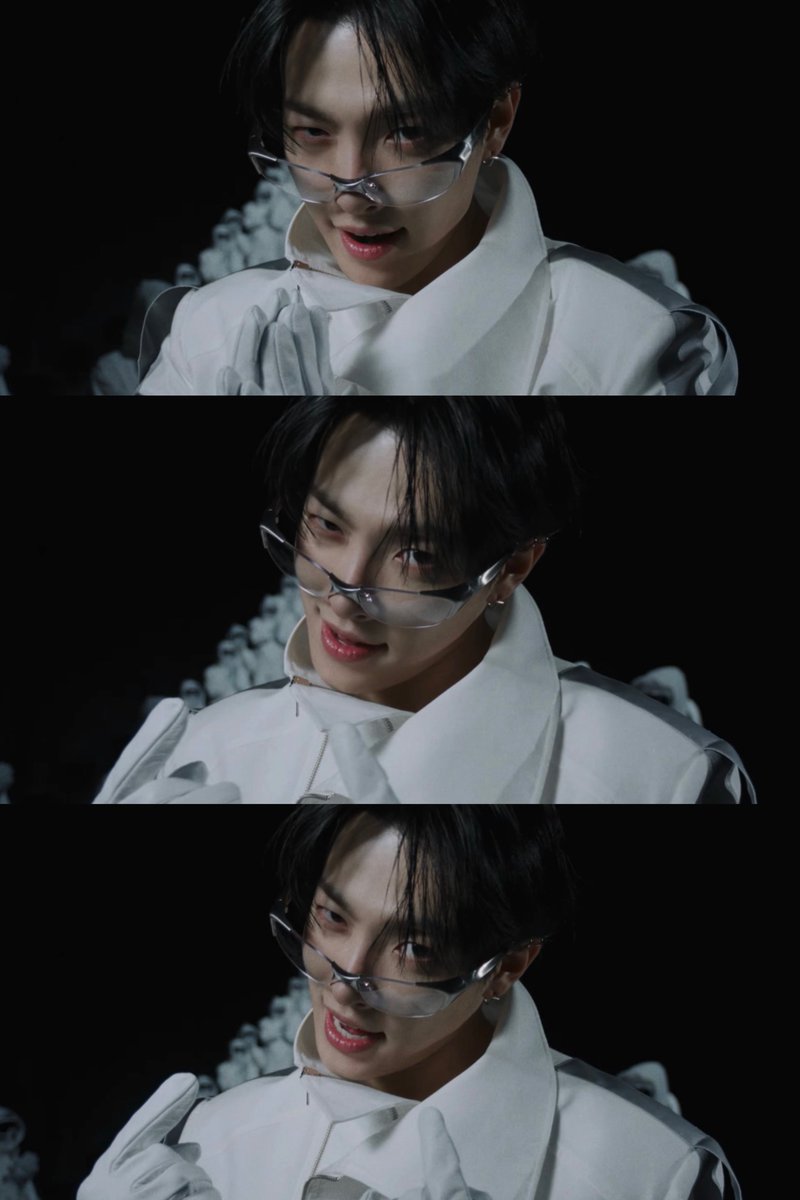 hongteezer's tweet image. he looks so hot this is insane