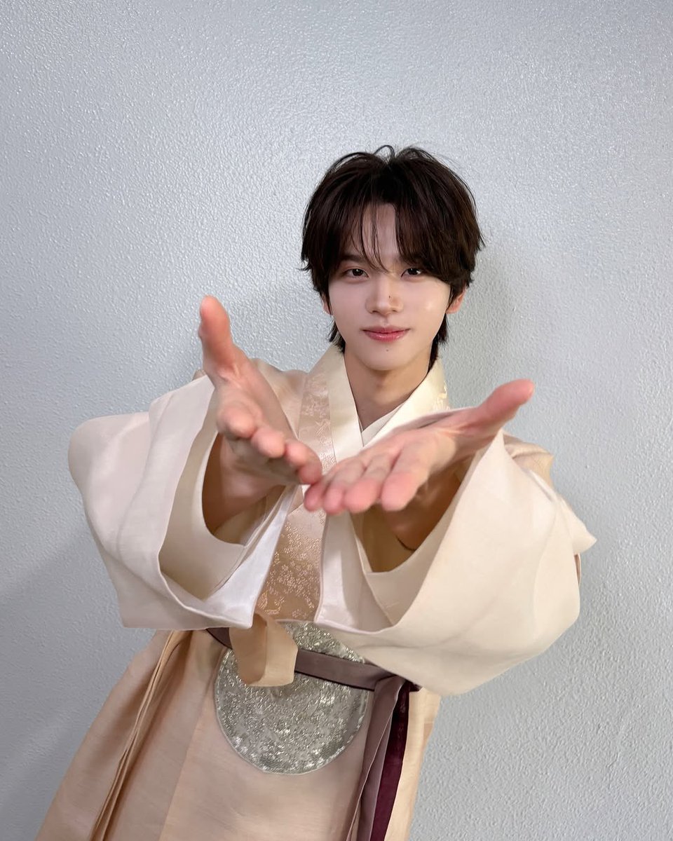 신유 앙다문 입쭐이랑 똘망한 눈이
너무 귀엽게 생겨서
세뱃돈 두둑이 챙겨주고싶엉..🥹