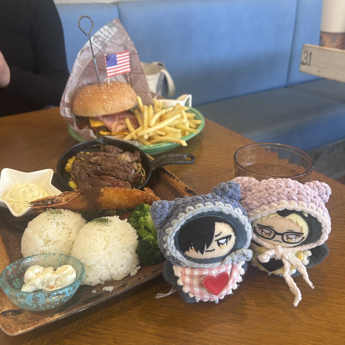 ｺﾞﾁｿｳｻﾏﾃﾞｼﾀ🍔🇺🇸