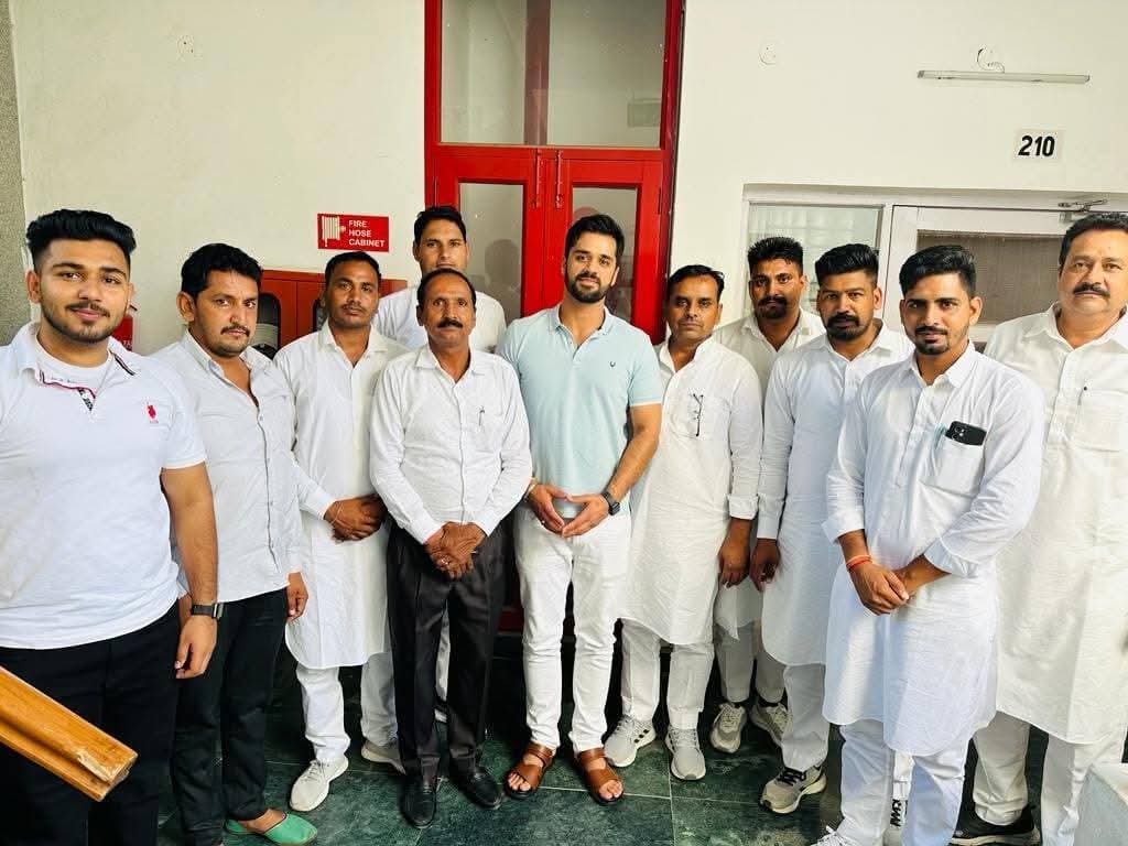 हम सभी के लाडले BJP Haryana के युवा प्रदेश  प्रभारी श्री <a href="/bbhavyabishnoi/">Bhavya Bishnoi</a> जी को जन्मदिन की हार्दिक शुभकामनाएं।

ईश्वर से प्रार्थना है कि आपको उत्तम स्वास्थ्य और निरंतर जनसेवा करने की शक्ति प्रदान करें।

आपके नेतृत्व और मार्गदर्शन से समाज को नई दिशा मिलती रहे।
<a href="/bishnoikuldeep/">Kuldeep Bishnoi</a>
