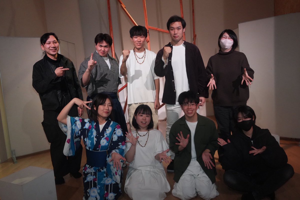 #はんぽめ苔 終わり！！！！
舞台上に曖昧な「木」を建てて
照明に意味を込め役者と装置を照らし
舞台監督として、公演が十全に行われるように努めた後藤カツキでした！！

皆の熱意に刺激され、色々とやることができました
なかなかカッコよく、できたのではないでしょうか
ありがとうございました！