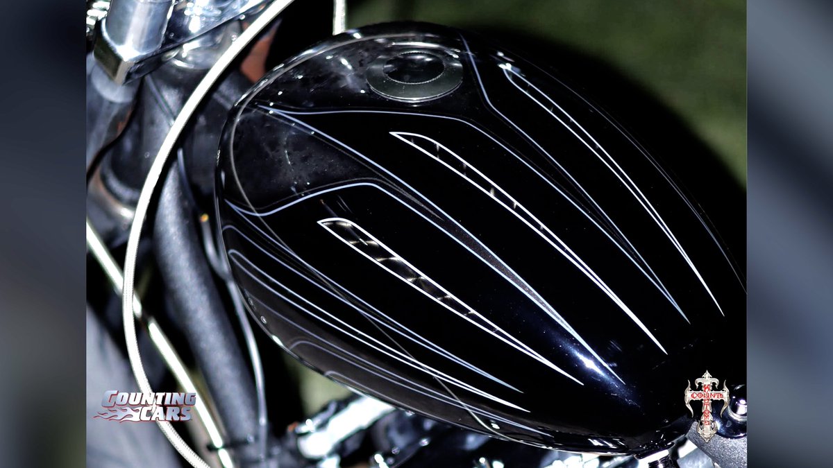CountsKustoms's tweet image. Paint jobs at Count’s Kustoms aren't rushed because we have the best crew in the world to make it right. @RyanAtCounts continues to create amazing motorcycle paint jobs and yours could be next! Email bikeprojects@countskustoms.com today📧 @DannyCountKoker #paintjob #vegas #family