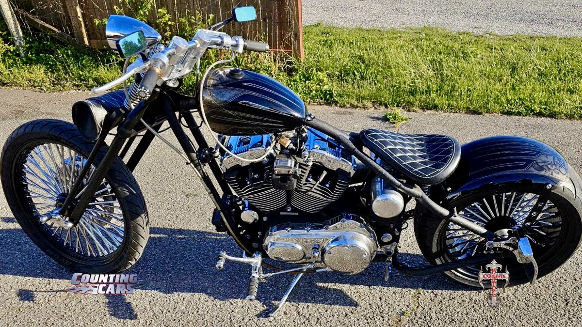 CountsKustoms's tweet image. Paint jobs at Count’s Kustoms aren't rushed because we have the best crew in the world to make it right. @RyanAtCounts continues to create amazing motorcycle paint jobs and yours could be next! Email bikeprojects@countskustoms.com today📧 @DannyCountKoker #paintjob #vegas #family