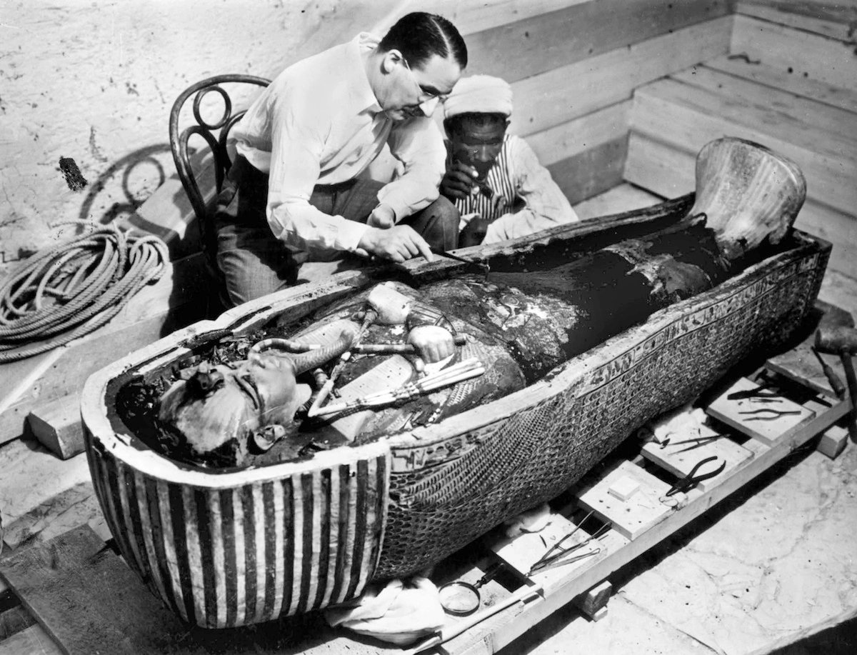 HistoryMattersX's tweet photo. 🇪🇬 #Archeology #Egypt

Friday #16February 1923, British acheologist and Egyptologist Howard Carter opens the burial tomb of King Tutankhamun in the presence of Egyptian officials.

King Tutankhamun or King Tut lived around 1400 B.C.E. and died as teenager.

#KingTut #Tutankhamun https://t.co/Ytj9DemBdF
