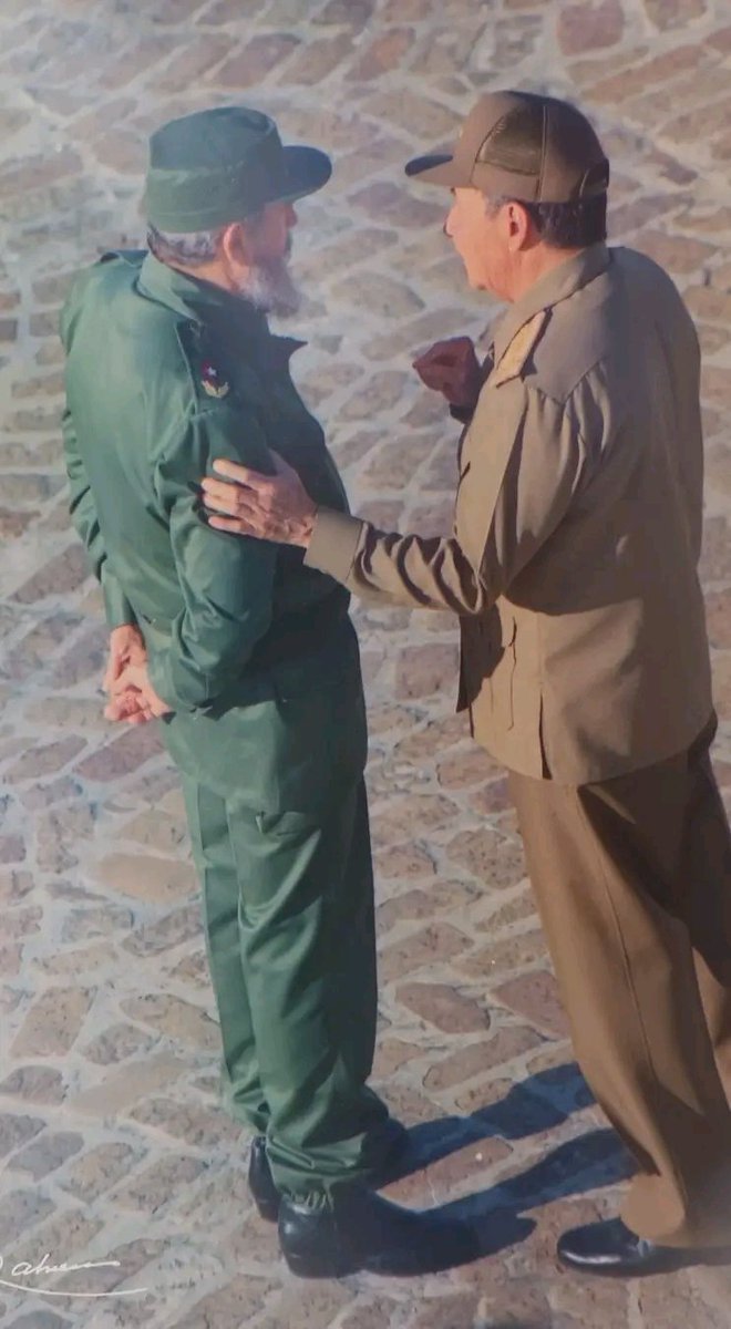 El pueblo cubano admiró siempre en Fidel la voz profética y la rebeldía eterna. En Raúl, la fidelidad a toda costa y la continuidad de la intransigencia cubana.
"Somos de la misma raíz de dignidad que florece en cada amanecer sin miedo".🇨🇺🇨🇺
#CubaEstáFirme 
#FidelEntreNosotros