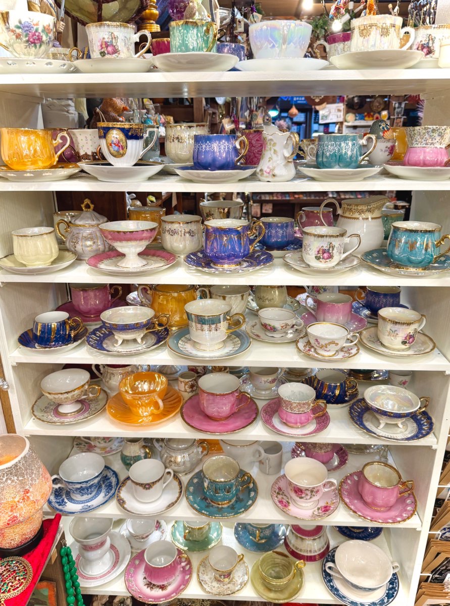 カップ＆ソーサーいろいろ、新着しています☕️💐