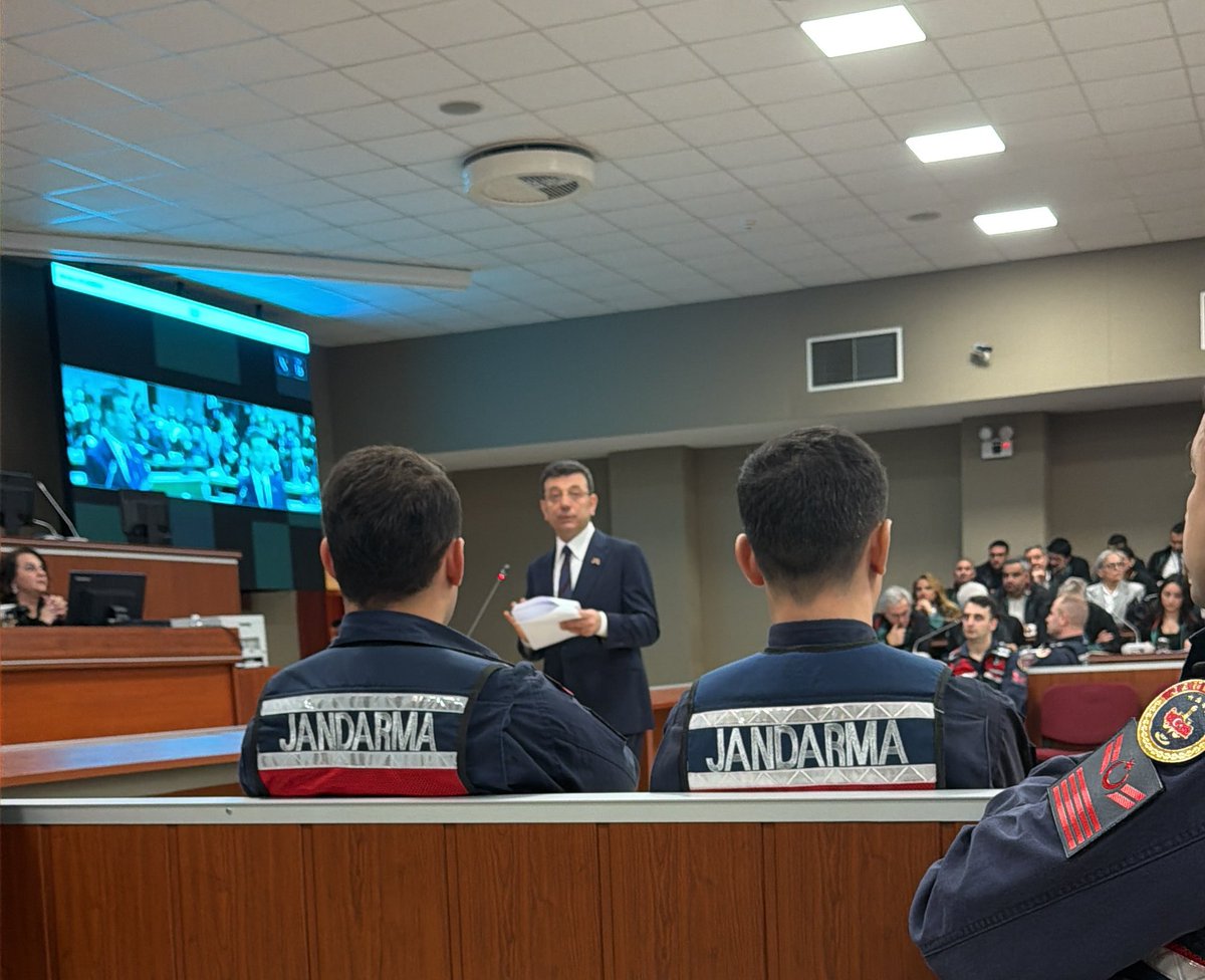 Ekrem İmamoğlu: “Başım dik, alnım ak, hiç bir Allah’ın kulundan korkmadan buradayım…”

📍Silivri 
📌Diploma Davası