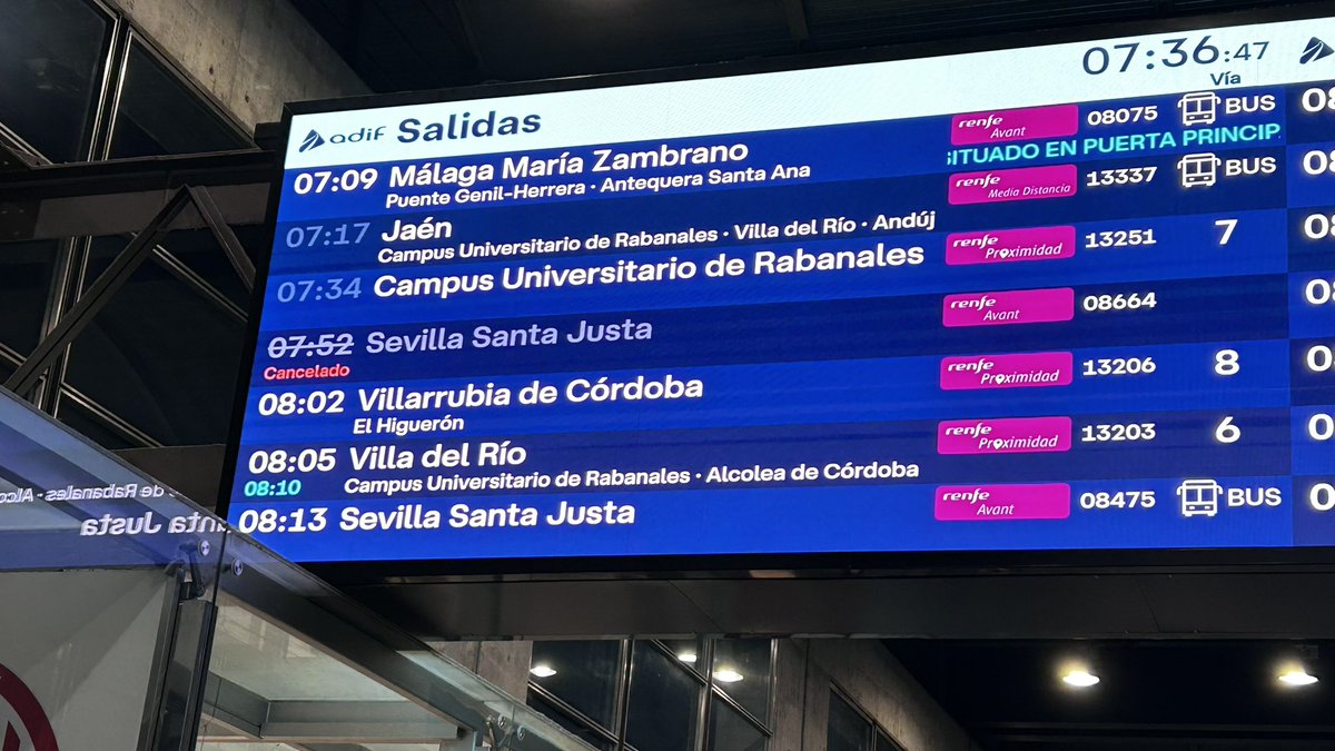 jnarbona's tweet photo. Lo que se está diciendo en #16FebreroESP no es cierto, ni @Adif_es, ni @Renfe, avisan de las anulaciones, te lo encuentras cuando llegas, imagen de hoy a las 7:36, cuando vas a coger el tren, sin opción, Córdoba-Sevilla cancelado, esto es a diario https://t.co/2fYpPtbQNE
