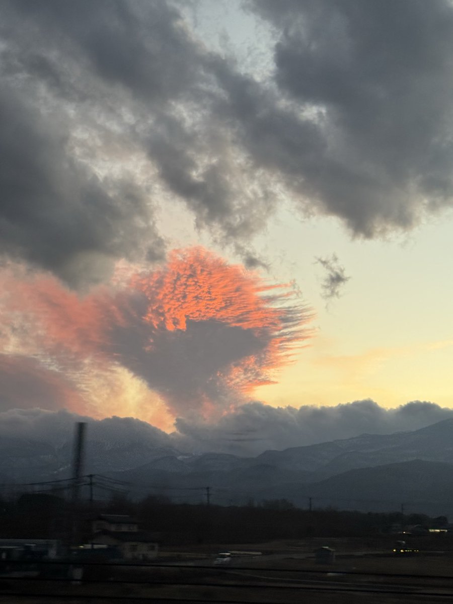 Post by 八尺様🌾 on X: どういう雲なの