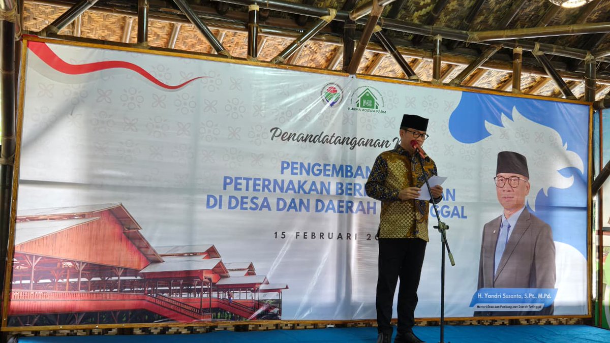 REWAramlan's tweet photo. KUNJUNGAN MENTERI DESA: Peternakan terpadu di Karawang sebagai sistem integrasi yg menggabungkan usaha ternak dgn pertanian organik atau perikanan untuk efisiensi. 

@Yandri Susanto 
@Sekretariat Kabinet RI 
@Bpsdm KemendesaPDT

#TPPKemendesaPDT
#BUMDESKetahananPangan https://t.co/iRpQfXutjj