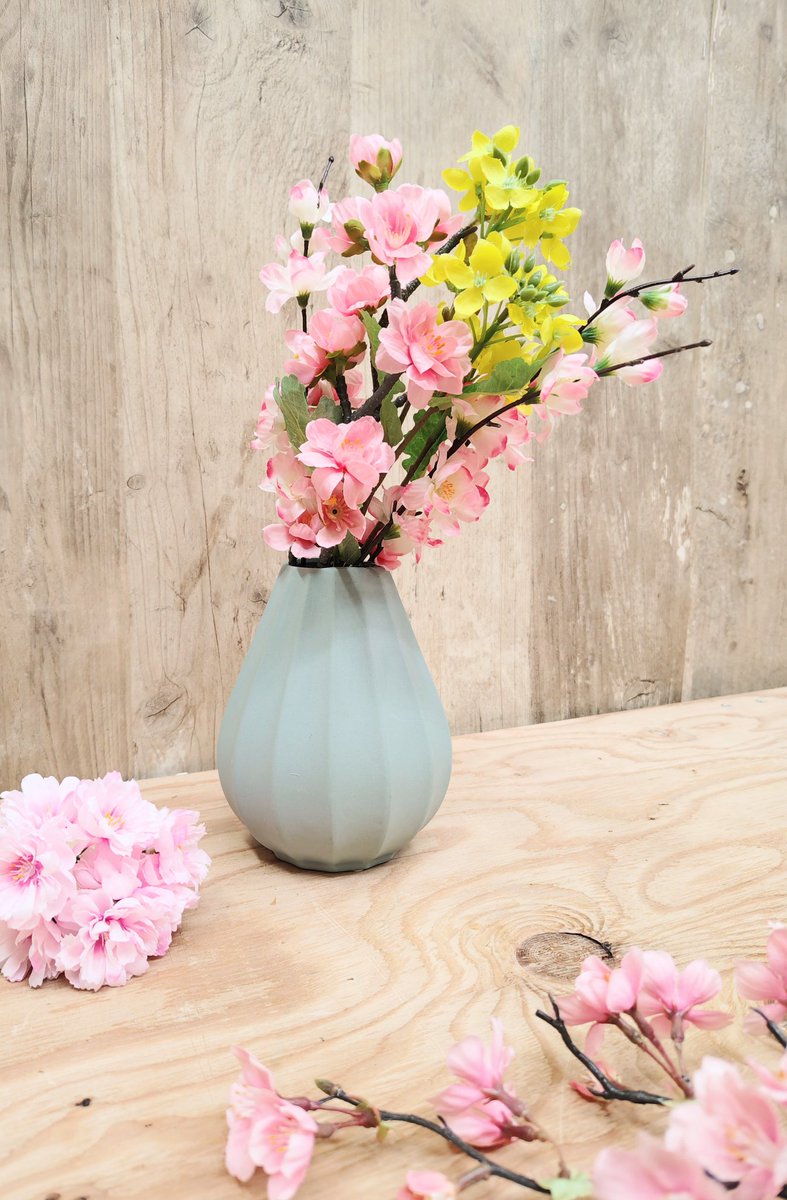 aod_kanazawa's tweet photo. フラワーコーナーより、
桜やミモザなど、春のお花が入荷しました😊🌸
#造花
#artificialflowers https://t.co/75BSqSKMtB