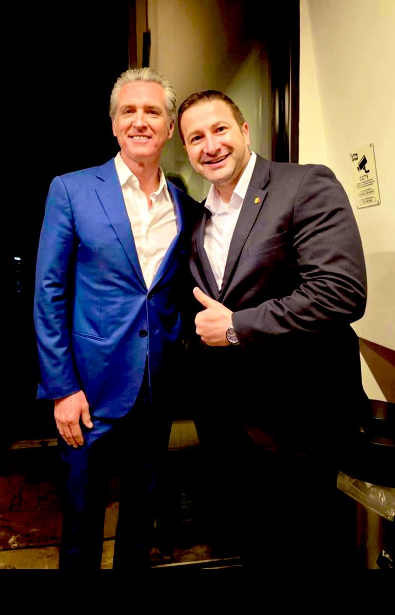Am avut plăcerea să-l cunosc pe <a href="/GavinNewsom/">Gavin Newsom</a>, guvernatorul Californiei  și <a href="/JamesCleverly/">James Cleverly🇬🇧</a>, fost ministru de Interne al Marii Britanii în guvernul lui Rishi Sunak.

<a href="/GeorgeSimion/">🇷🇴 George Simion 🇲🇩</a>, nici cu milioanele nu reușește să-și facă o poză cu cineva cu adevărat important.😂

#stiri #romania