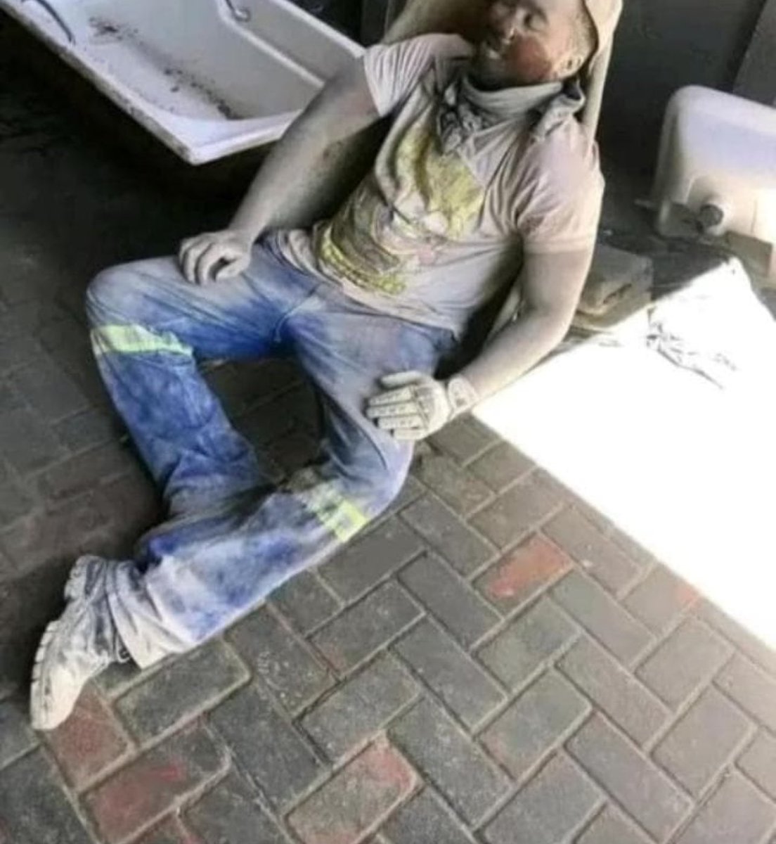 Ngoba my brother asinawo amafa..

Asinawo ama connections, futhi asina backup! it's just us and God…

The Goal is just to see our families eating…

Nanamhlanje sizovuka siyozama futhi…🙏