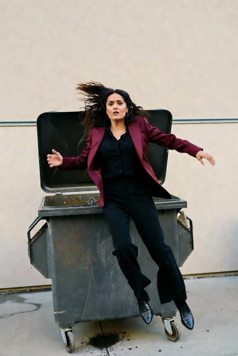 Acabo de poner a Salma Hayek en la misma repisa que Gael García y Damián Alcazar.

Arrastrados.