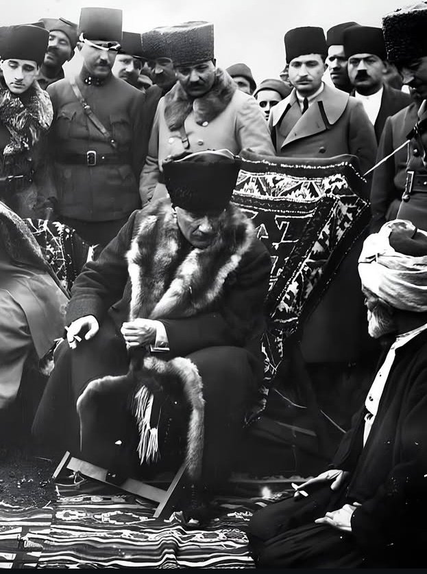 "Liderler ölür, töre yaşar. Beden ölür, fikir yaşar!"