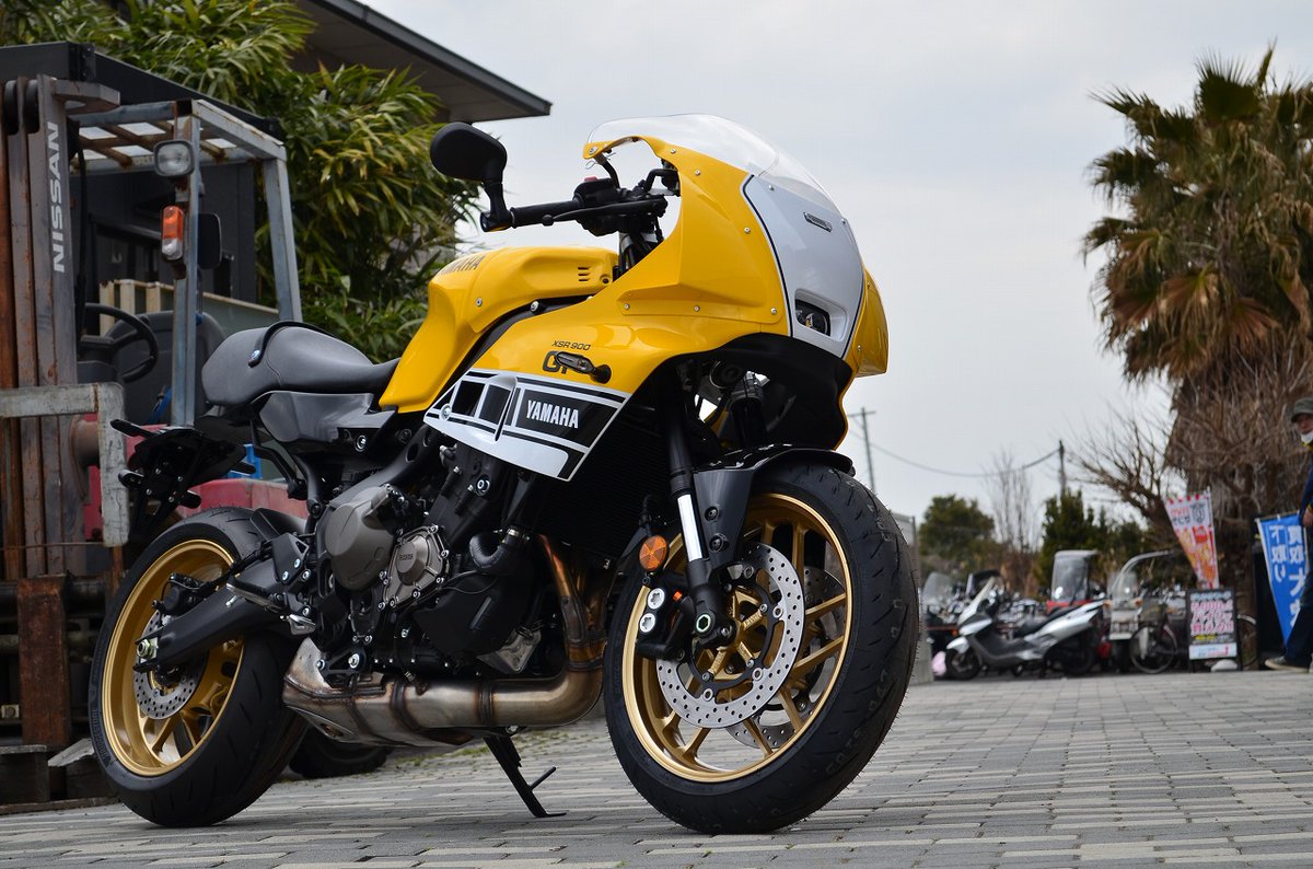 YSP42179770's tweet photo. XSR900GPの新色入荷です!
やはりこのスタイルにはインターカラーが似合います!
こちらの車両は展示となりますのでご遠慮なく来て見て触ってみてください!
もちろんご予約も受付中ですよ・・・?
#YAMAHA #XSR900GP #XSR900 #FASTERSONS #YSP #YSP湘南 https://t.co/Ea6xUt7Im8