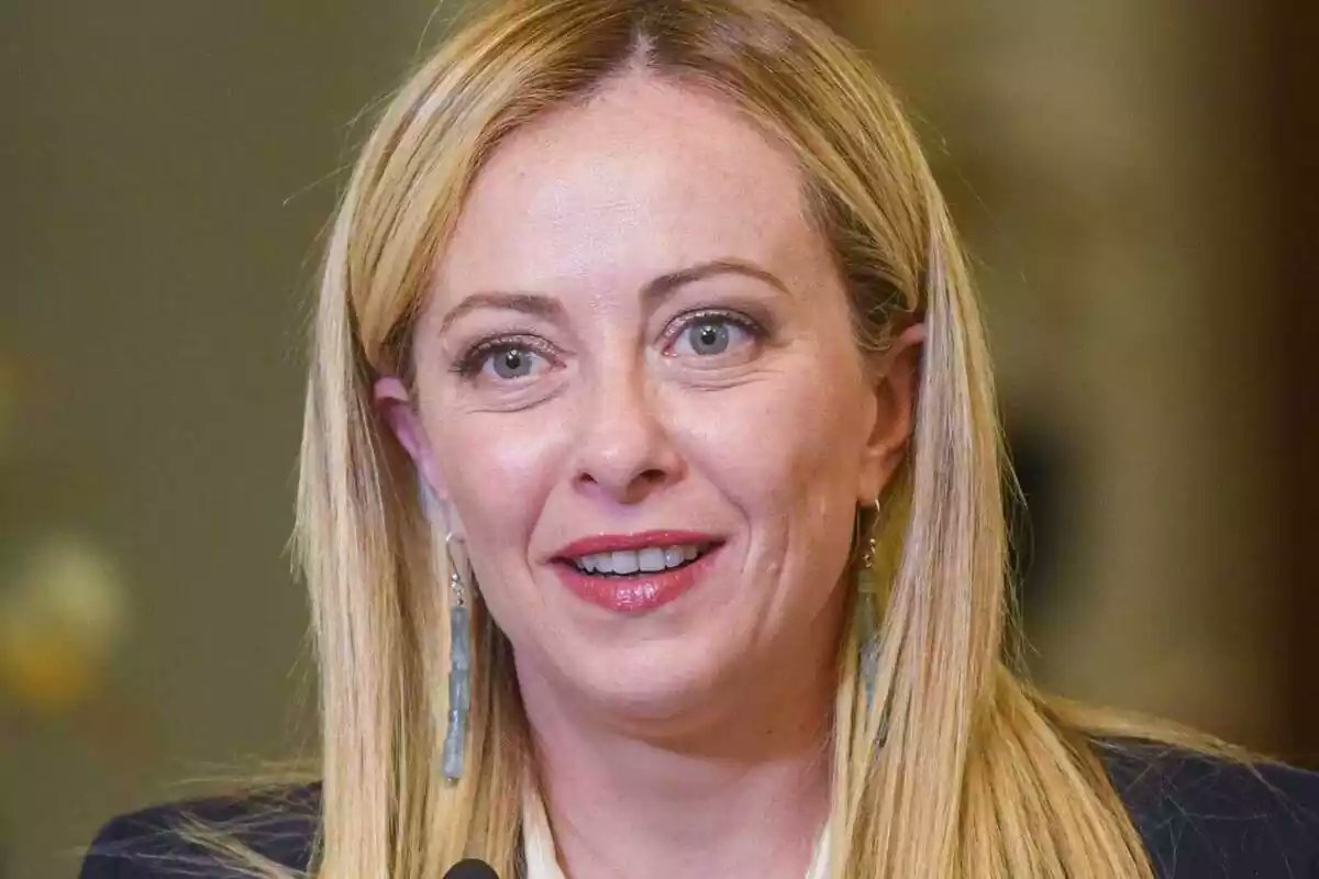 "𝘋𝘦 𝘢𝘩𝘰𝘳𝘢 𝘦𝘯 𝘢𝘥𝘦𝘭𝘢𝘯𝘵𝘦, 𝘴𝘪 𝘦𝘯𝘵𝘳𝘢𝘴 𝘪𝘭𝘦𝘨𝘢𝘭𝘮𝘦𝘯𝘵𝘦 𝘢 𝘐𝘵𝘢𝘭𝘪𝘢, 𝘴𝘦𝘳á𝘴 𝘥𝘦𝘱𝘰𝘳𝘵𝘢𝘥𝘰 𝘪𝘯𝘮𝘦𝘥𝘪𝘢𝘵𝘢𝘮𝘦𝘯𝘵𝘦"

Así de contundente se ha mostrado Giorgia Meloni sobre la inmigración ilegal.

¿Le gustaría esto para España?