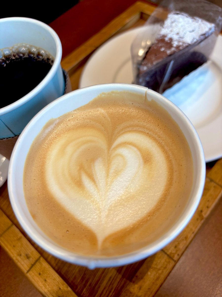 猿田彦珈琲でセンキョ割と誕生日特典きめてきた✨ カフェラテ（淡目