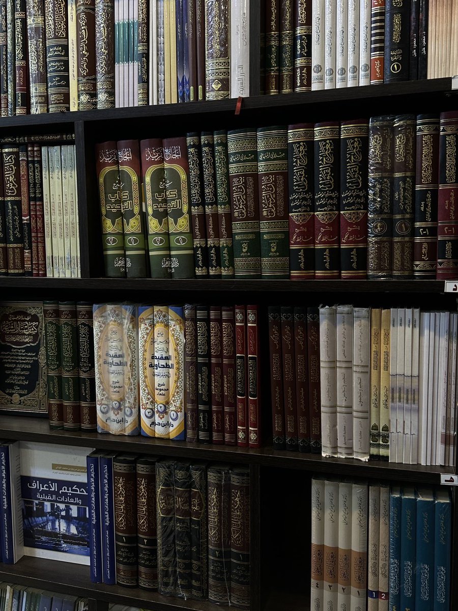 kholoud303's tweet photo. " المكتبة هي قلب الحياة النابض، حيث تتنفس العقول وتعيش الأرواح "🕯️📚🤎 https://t.co/dnQQITj6eY
