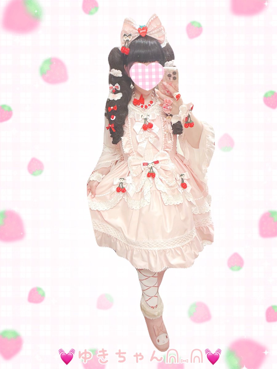 2月15日のコーデはBABYのゆらゆらいちご🍓のStrawberry Garden