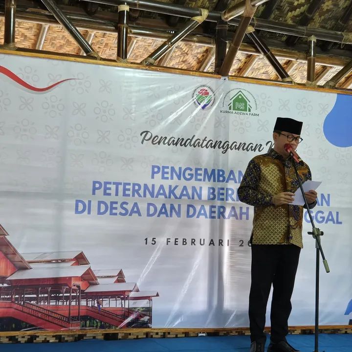 AwaluddinUdin4's tweet photo. KUNJUNGAN MENTERI DESA: Peternakan terpadu di Karawang sebagai sistem integrasi yg menggabungkan usaha ternak dgn pertanian organik atau perikanan untuk efisiensi. 

@Yandri Susanto 
@Sekretariat Kabinet RI 
@Bpsdm KemendesaPDT

#TPPKemendesaPDT
#BUMDESKetahananPangan https://t.co/I3MIiuQkQX