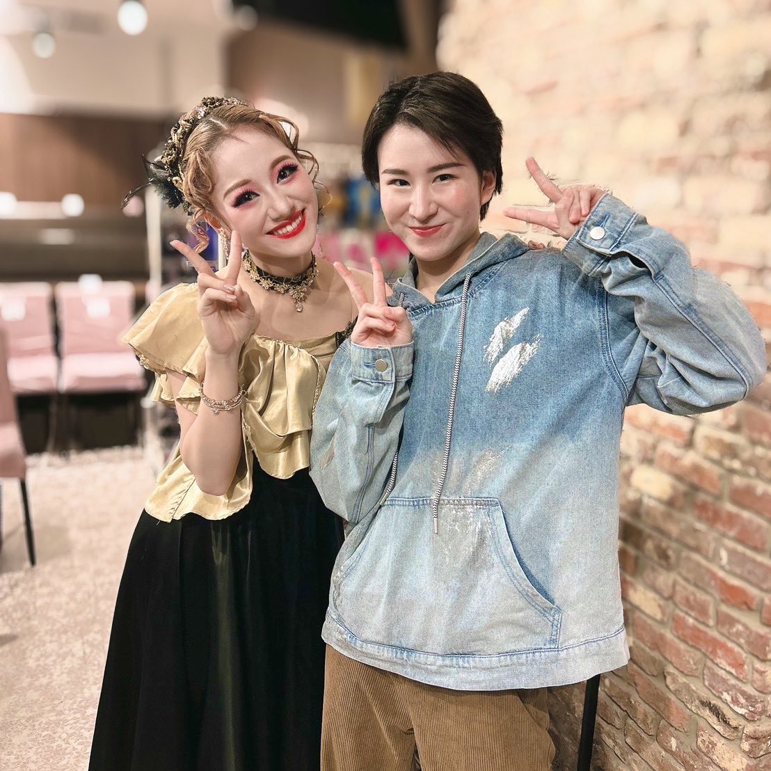 oskrevue's tweet image. 皆様こんにちは!!華妃です🌷

先日 #Twinkle さんの公演を観させていただきました✨
大人っぽくお洒落なショーで、学ばせていただけることが沢山ありました🥹✏️♡また観させていただきます！！👀

そして2枚目は同期の100期が揃いましたので写真を撮りました!!!📸♡