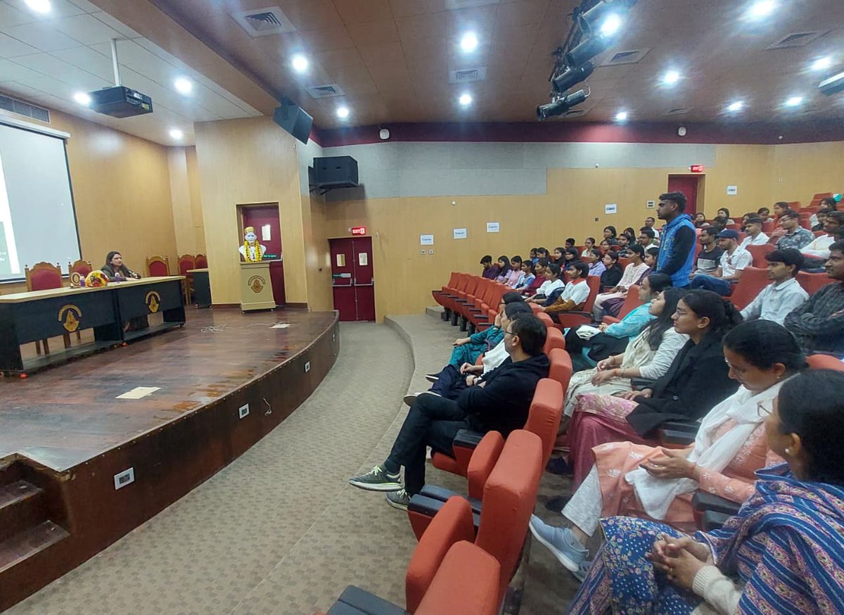 WBSC_BHU's tweet photo. WBSC hosted a talk by Mrs Jyotsana Devi (Add. Commissioner of Income Tax) to inspire students toward #leadership in public service. She shared valuable insights and a study plan from her own civil services preparation.
@VCofficeBHU @registrarbhu @bhupro @dsw_bhu https://t.co/eWLPeh7oOh