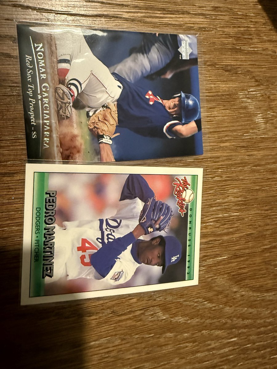 RiddlerMC's tweet photo. Going though some old cards #childhood #sportscards https://t.co/8gYNnNNkS2