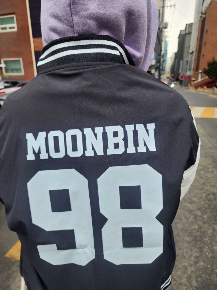 moonpika0126's tweet photo. 벌써 1년이라니
진우가 준비한 무대를 바라보면서
감동 많이 받고 간 게 엊그제 같은데
1년 전, 오늘 다시 보니 또 진우의 멋진 모습에 또 응원하게 되네💚
#진진 #JINLAB #JINJIN #FindYourGroove https://t.co/vGGgVYtLZb
