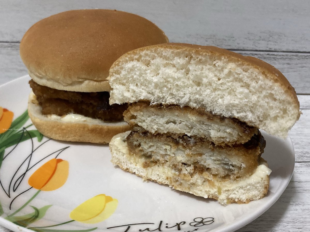 ローソンストア100でもデカ盛りチャレンジ第3弾💯
値段差あるけどローソンと今週はハムサンド被り。コンビニでおにぎり300円、サンドイッチ400円超えになるのも時間の問題なのかな
朝で無くなる一番人気ダブルフィッシュバーガーはあのヤマザキを本気にさせた！？イトーパンの総菜パンは安定の美味しさ