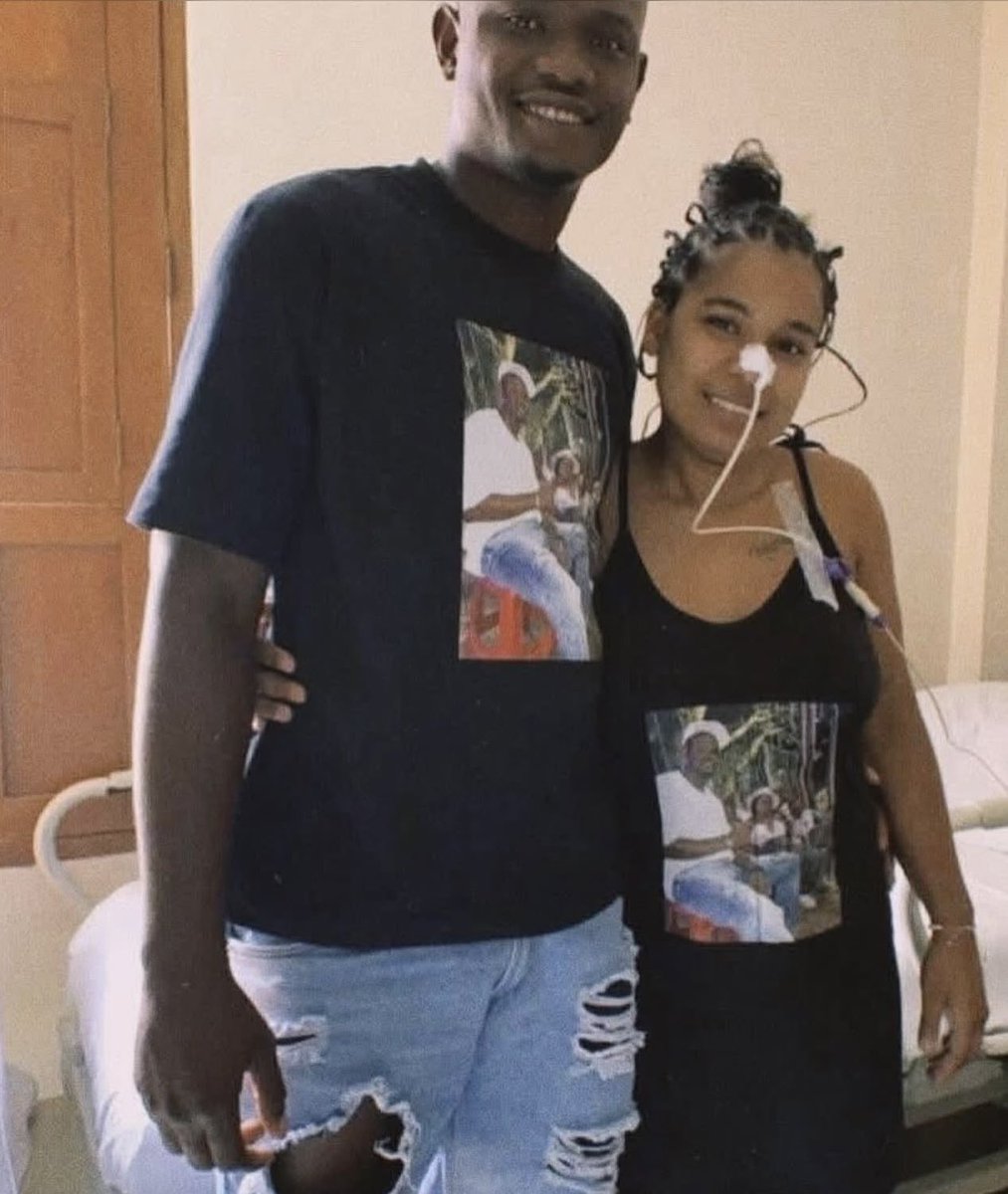 emmanuelmibimu's tweet photo. Un mari reste auprès de sa femme atteinte d’un cancer à un stade avancé, jusqu'à la fin de ses jours ! « Jusqu'à ce que la mort nous sépare ! » 🙏🏽📷📷 https://t.co/rOTUjPYasU