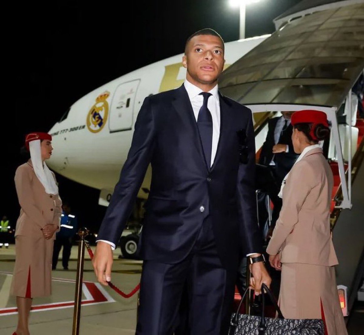 ❗️ Real Madrid will fly to Lisbon today ahead of the game against Benfica tomorrow.