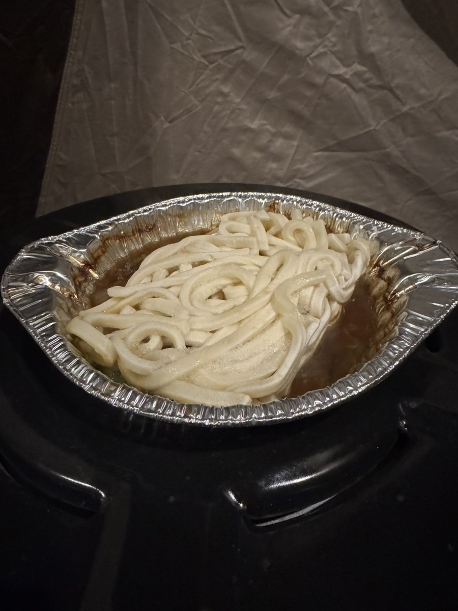 kokocamp39's tweet photo. ローホルの一番旨い食い方を紹介！
ネギ山盛り追加からの冷凍うどんで〆。
異論は認める。 https://t.co/AAnptOELBo