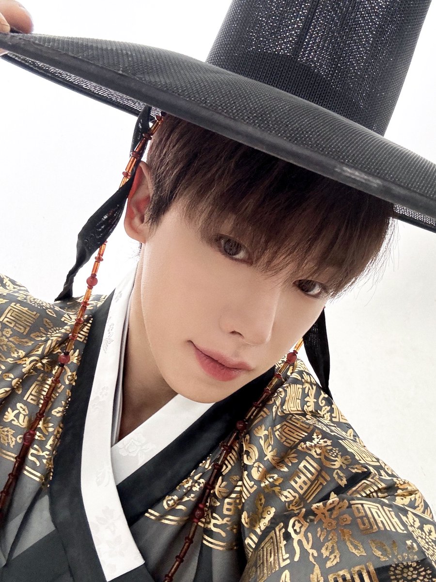 official__wonho's tweet photo. 위니공주 오늘은 위니공주가 원하는일 뭐든 말해보시오 하하하하

#원호 #WONHO https://t.co/U1F1Rfhd0q
