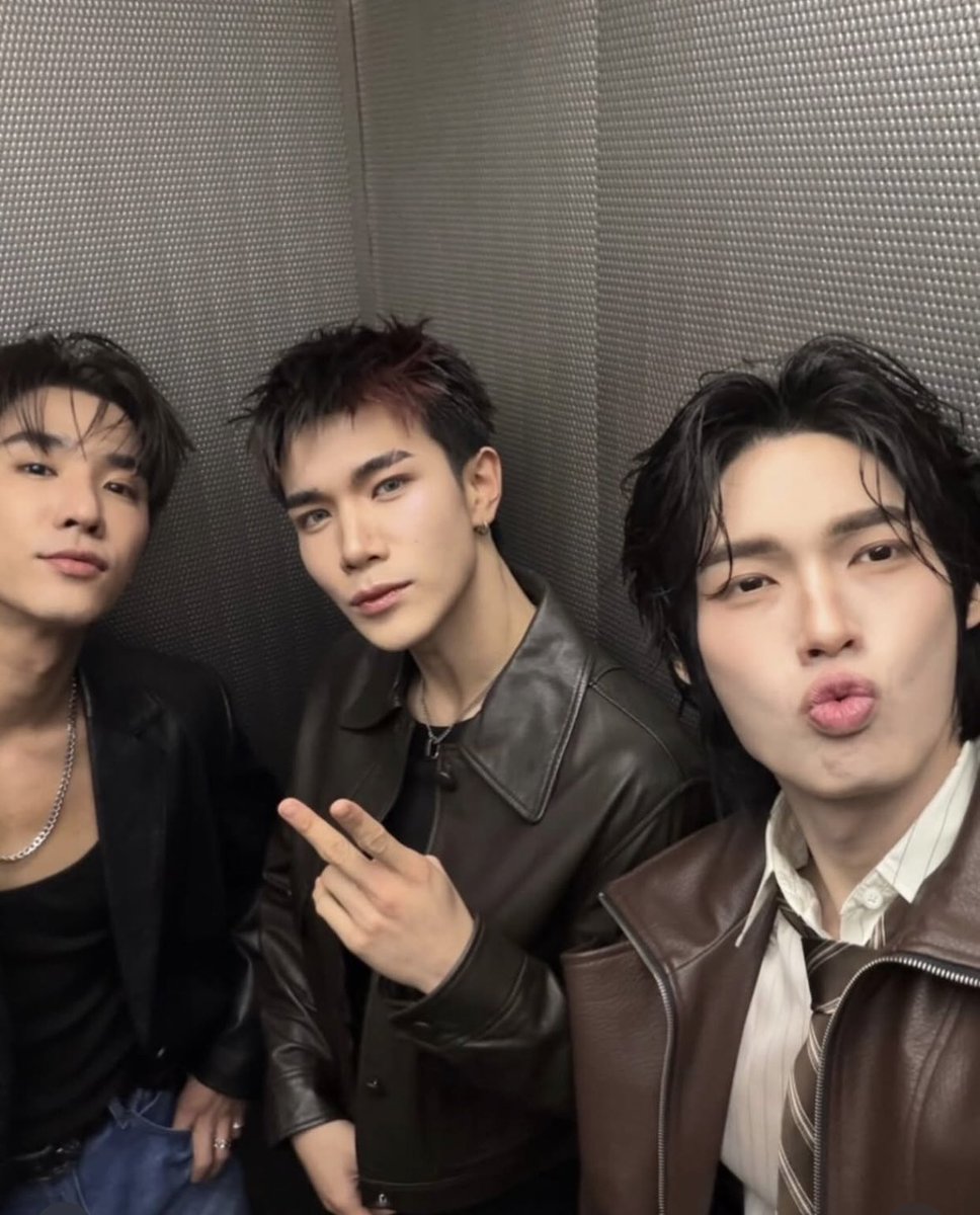 𝖶𝗂𝗇 tweet media