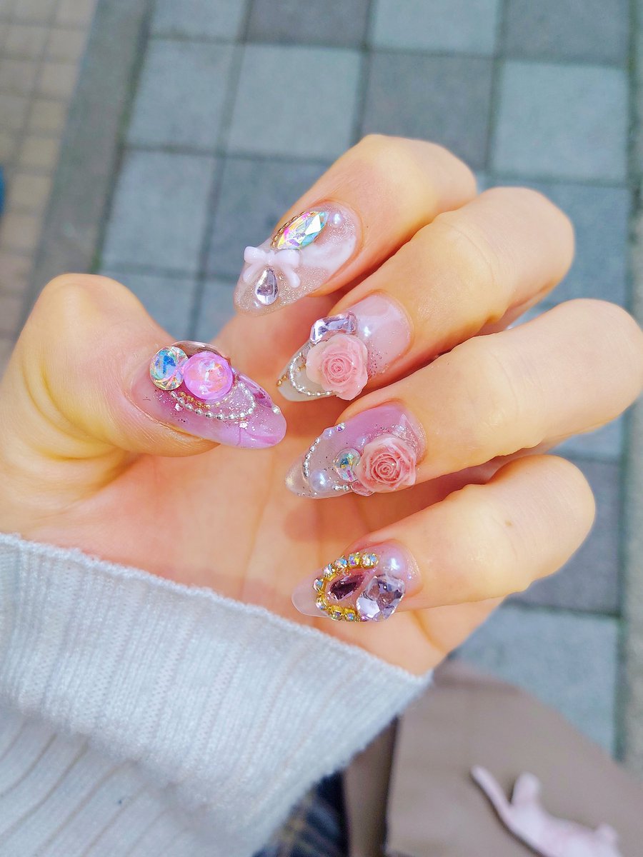 ネイル変えた💅✨ 来月また手術だから途中でオフだけど(涙)