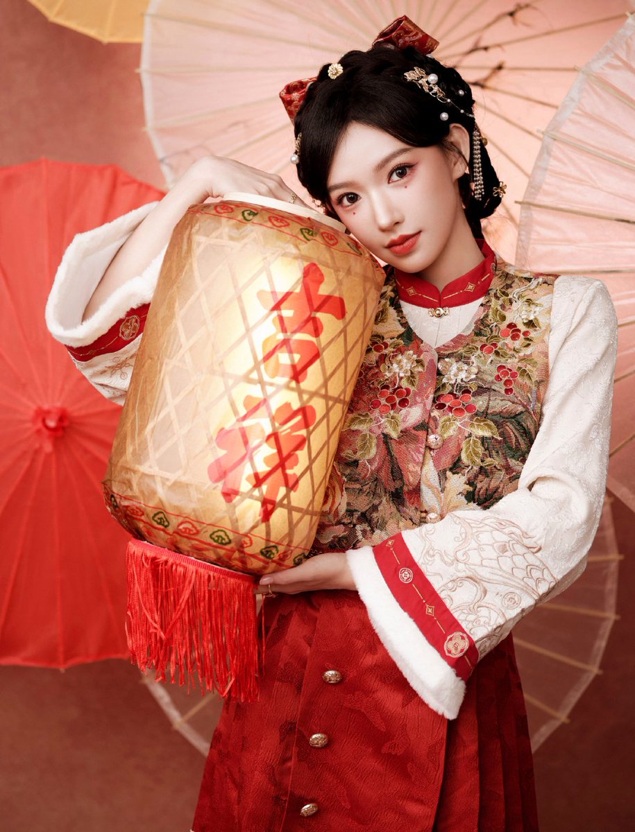 cdrama_update's tweet image. #ChengXiao’s team shares new photoshoot for Chinese New Year

More - weibo.com/7474425160/526…

#程潇