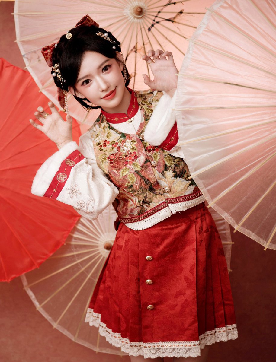 cdrama_update's tweet image. #ChengXiao’s team shares new photoshoot for Chinese New Year

More - weibo.com/7474425160/526…

#程潇