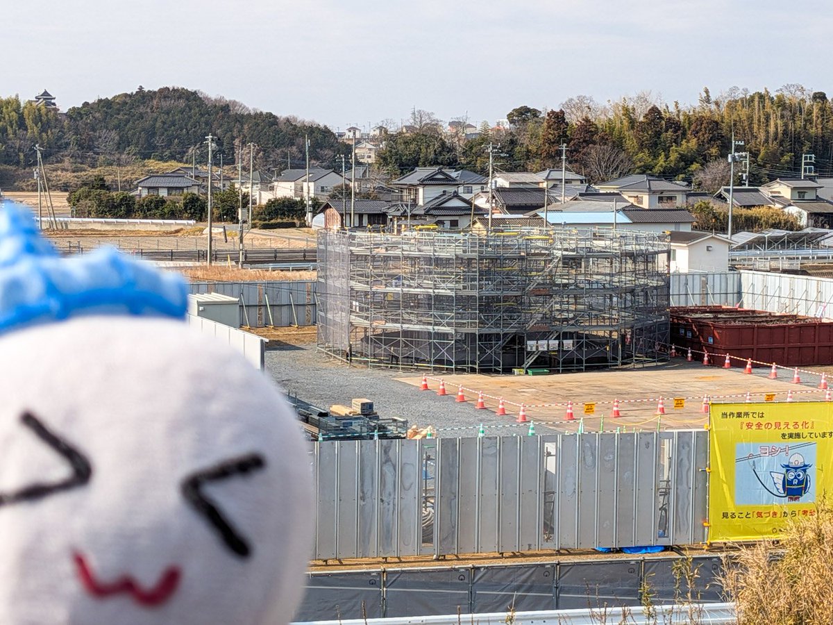 yukiRPM's tweet photo. 今日のIWCDちゃん（建設中）とひっぐすたん、あの下に50メートルの穴ができるんだって https://t.co/o0eO86MEZW