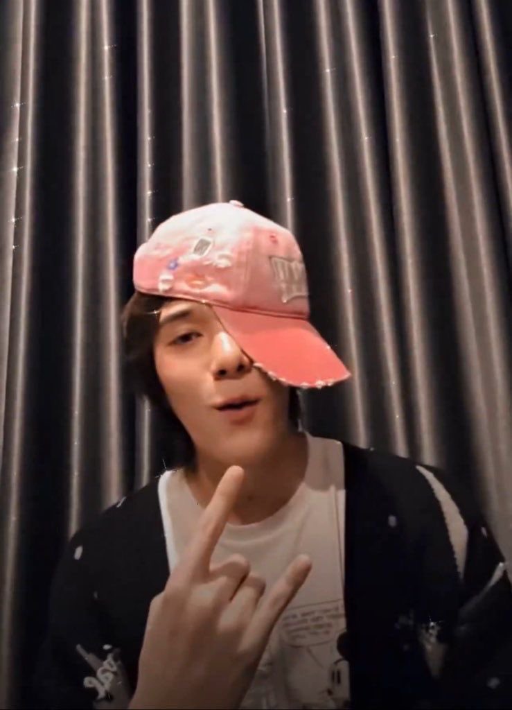 ใครได้หมวกแล้ว มาใส่รีวิวแบดๆให้ท่าน CEO กับ HannaH ดูคับบ😖😎🖤 #hannahshopofficial