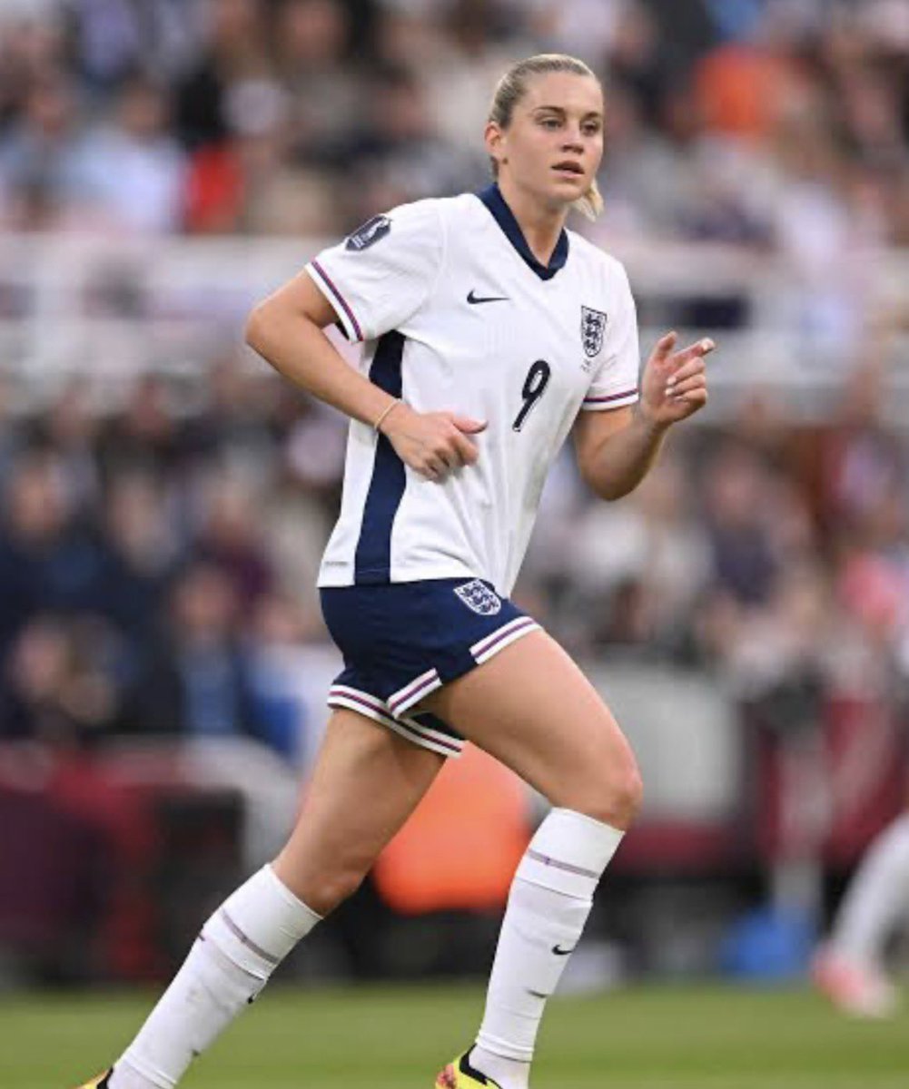 Fan_RedDevils's tweet image. Hi @grok what do you think Bruno and Ella Toone linking up would be vibes