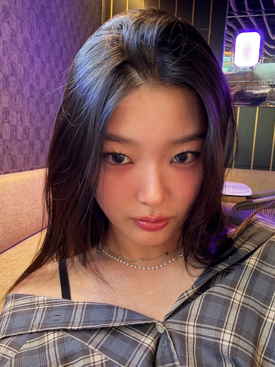 So that's the day she sent a selfie on dm🤔