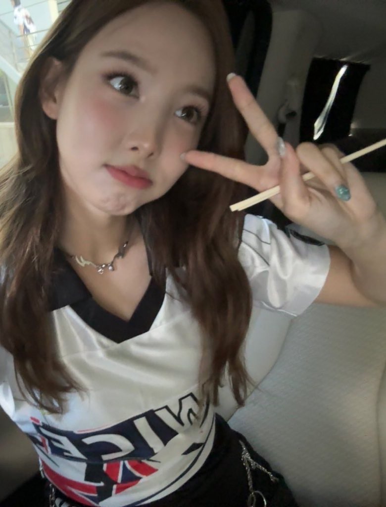 ♥︎ɴᴀʏᴇᴏN 🍒 (@fornayeony) on Twitter photo 