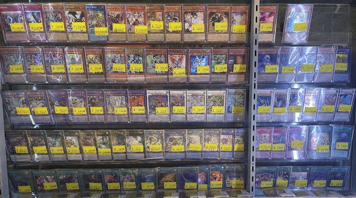 販売情報】#遊戯王 現在の新弾＆プレイ特価ショーケースでございます