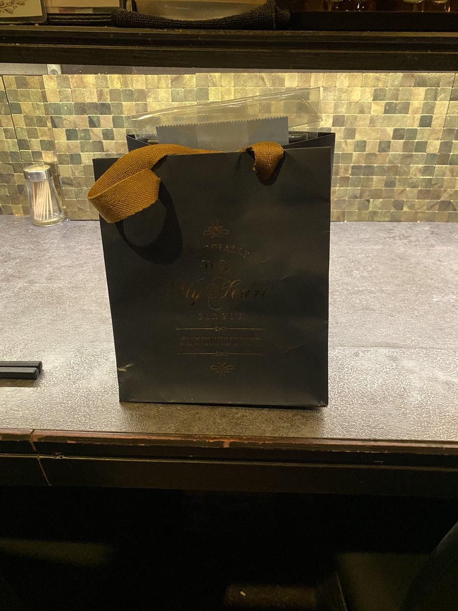 【お忘れ物のお知らせ】
店内にて、JO1関連のグッズのお忘れ物がございました。
2月14日にご来店のお客様でお心当たりのある方は、お手数ですが営業時間内にお電話にてご連絡をお願いいたします🙇📞
※防犯上、詳細はお伝えしておりません。

大切にお預かりしております。