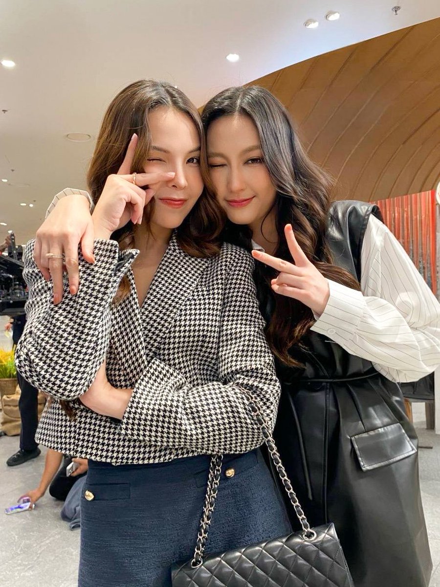 แฟนเก่าคนโปรด..แอดจะฟ้องเฮียเกล้า😉🫢

Favorite ex… I’m gonna tell Hia Klao on you!😉🫢

#HometownRomanceQ7
#SonyaSaranphat
<a href="/sonyasarann/">SY🧡👩🏻‍🌾🌳🐰🥕🪣</a>